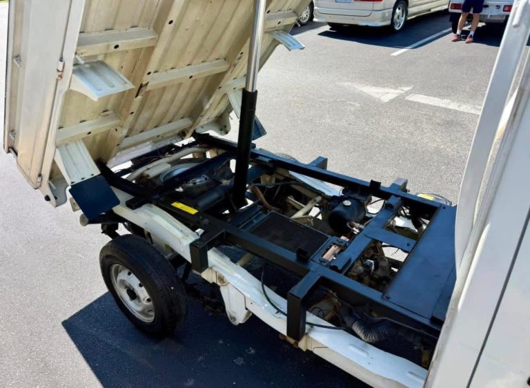 1997 Suzuki Carry Dump Kei Truck – 4WD, Dump Bed, Low Miles - Image 12